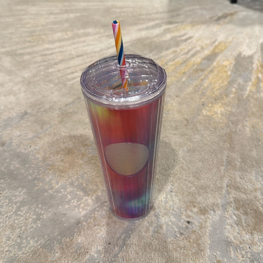 Starbucks 2021 Summer Rainbow 24oz Venti Tumbler in EUC
SH-C
